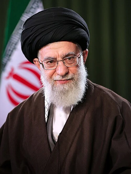 Ali Khamenei : la carrière politique, le système idéologique et la vaste influence du guide suprême iranien